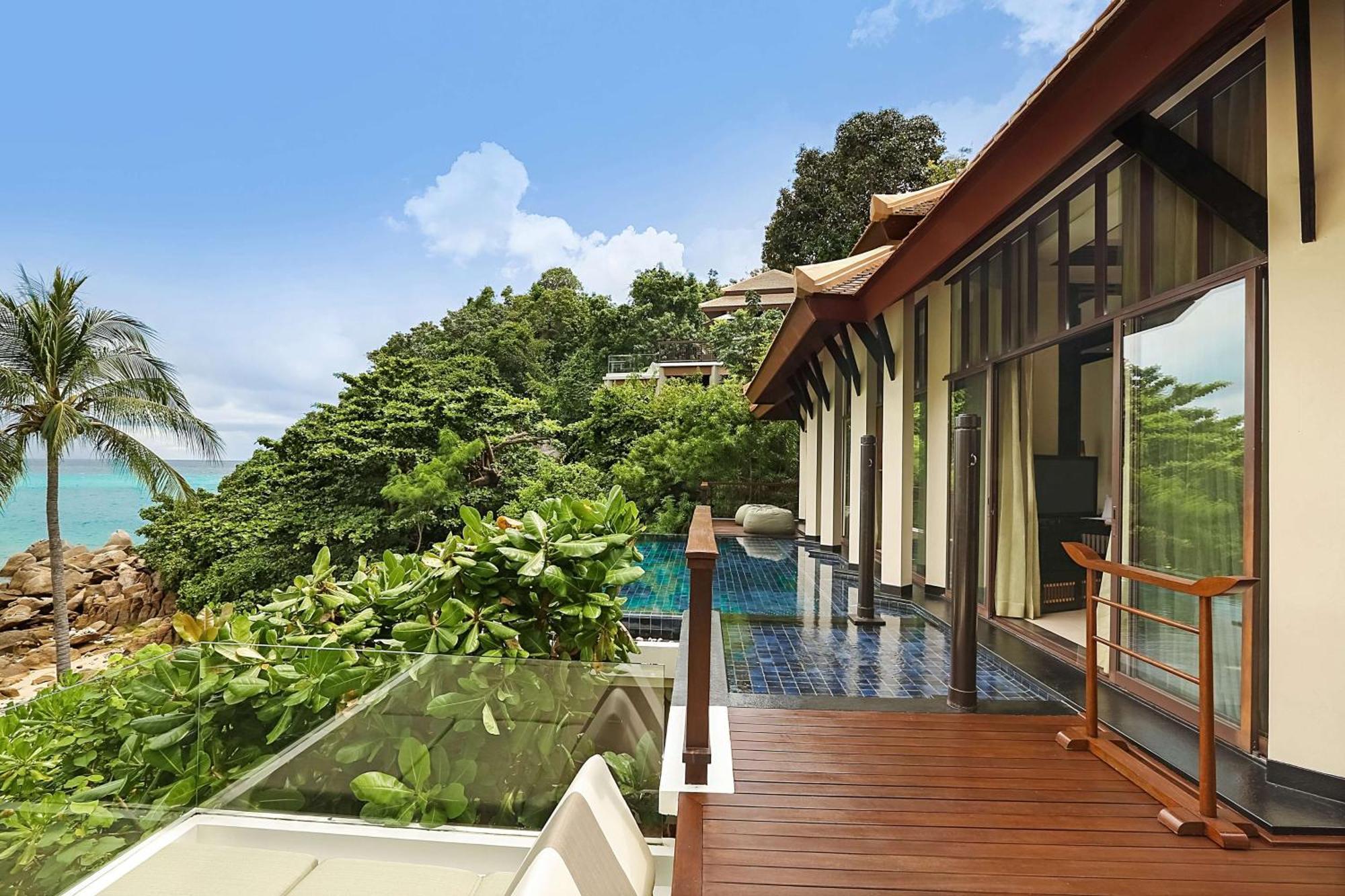 Poolvilla mit teilweisem Meerblick